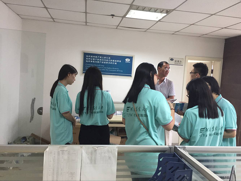 河南農業大學植保學院研究生到農達生化公司參觀學習(圖2) 河南農業大學植保學院研究生到農達生化公司參觀學習(圖2)